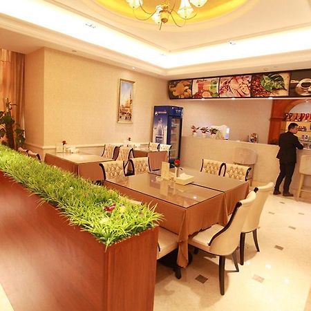 Vienna International Hotel Guigang Hecheng Road Buitenkant foto