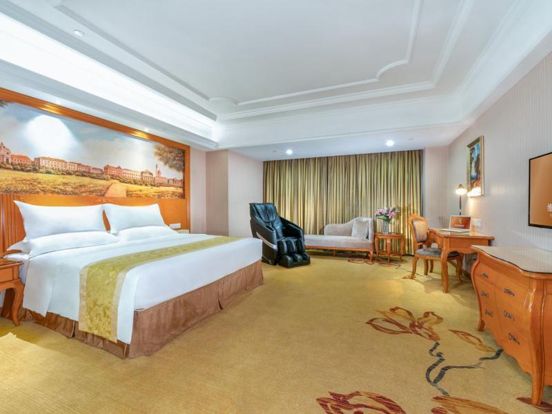 Vienna International Hotel Guigang Hecheng Road Buitenkant foto