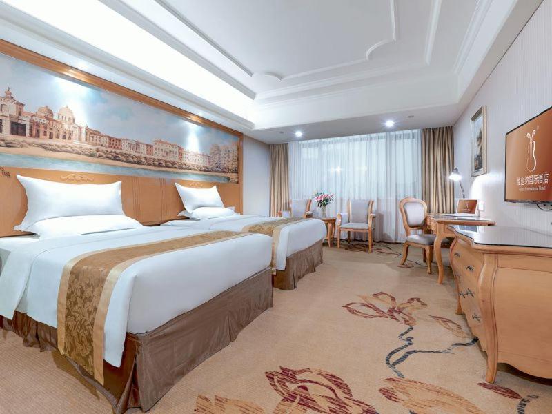 Vienna International Hotel Guigang Hecheng Road Buitenkant foto
