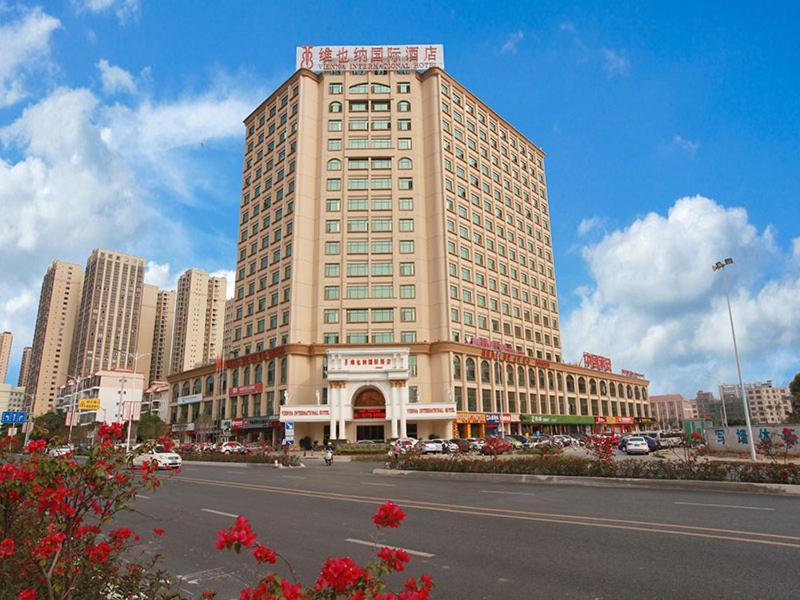 Vienna International Hotel Guigang Hecheng Road Buitenkant foto