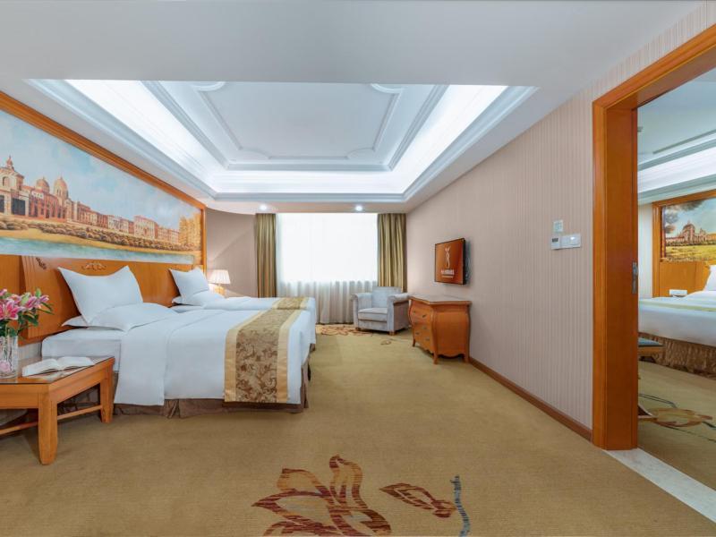 Vienna International Hotel Guigang Hecheng Road Buitenkant foto